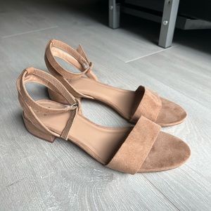 Low block heel sandal